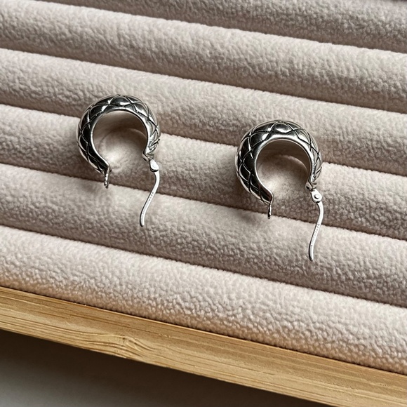 E003 | .925 Sterling Silver Quilted Chunky Hoops - Picture 2 of 5